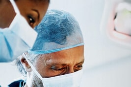 Ärzte während einer Operation